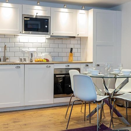 Pillo Rooms Serviced Apartments - Salford マンチェスター エクステリア 写真
