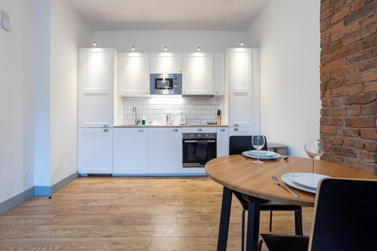 Pillo Rooms Serviced Apartments - Salford マンチェスター エクステリア 写真