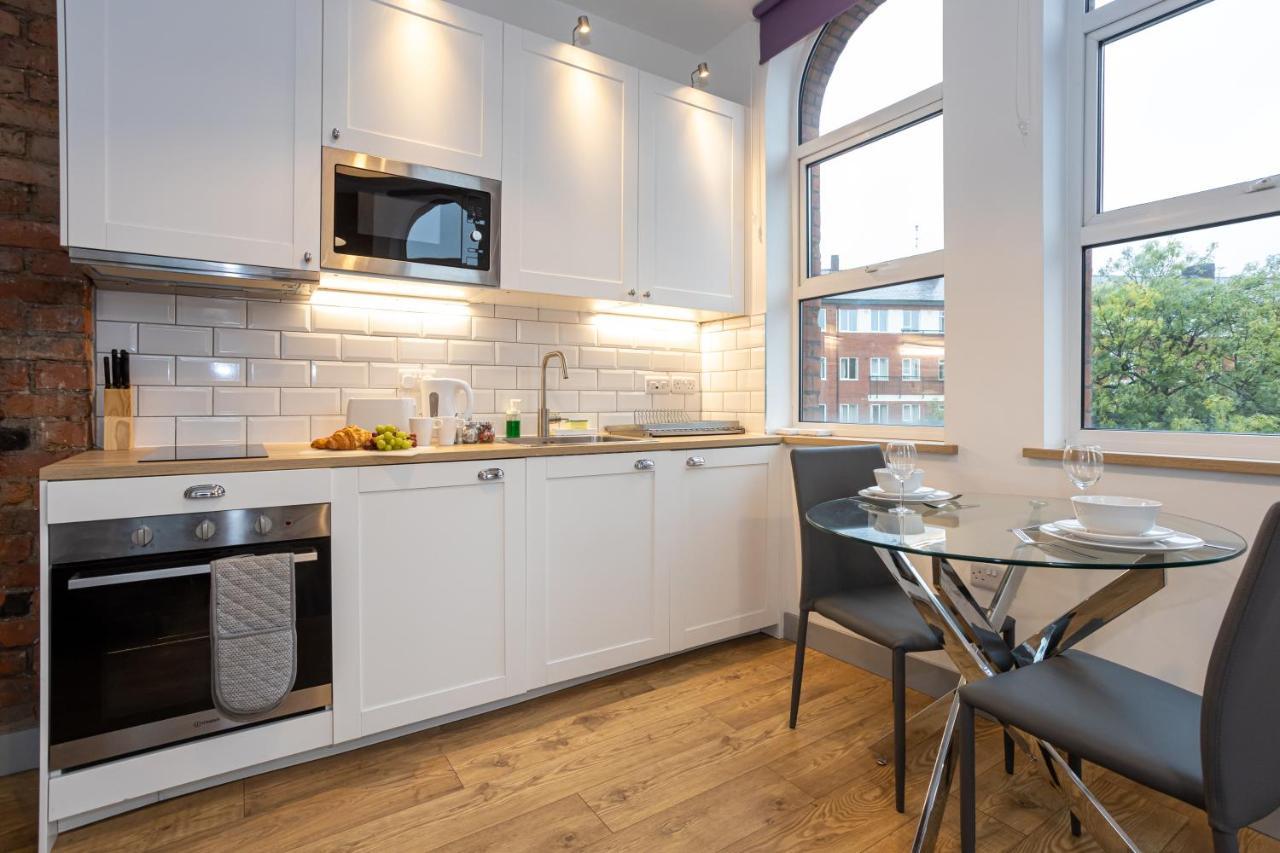 Pillo Rooms Serviced Apartments - Salford マンチェスター エクステリア 写真