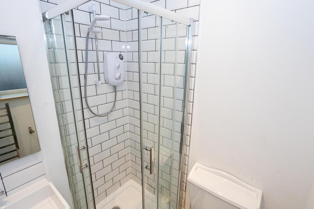 Pillo Rooms Serviced Apartments - Salford マンチェスター エクステリア 写真