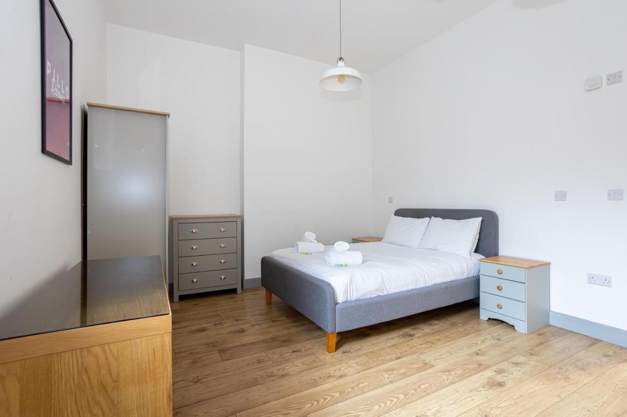 Pillo Rooms Serviced Apartments - Salford マンチェスター エクステリア 写真