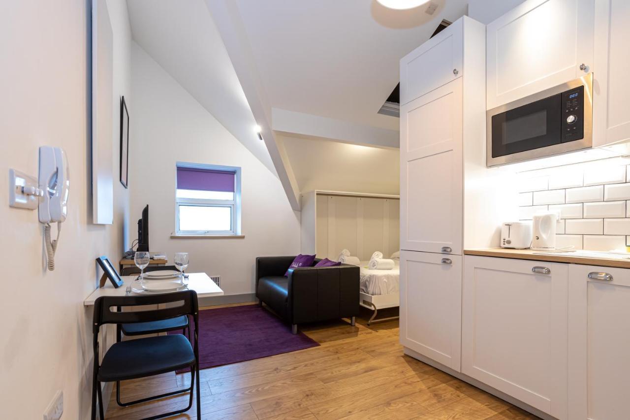 Pillo Rooms Serviced Apartments - Salford マンチェスター エクステリア 写真